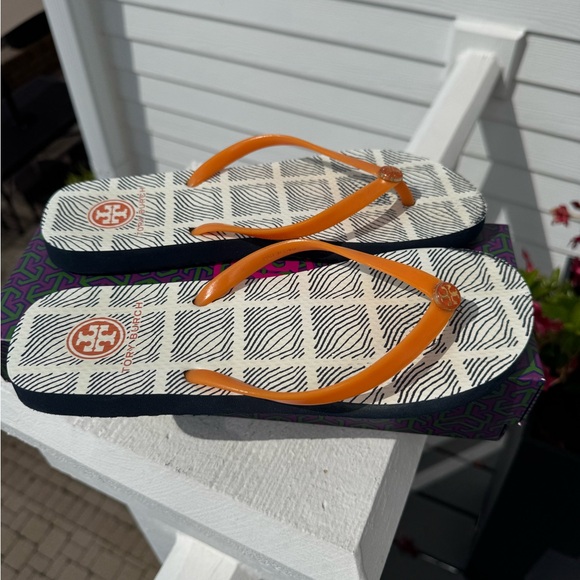 EUC Tory Burch Orange Flip Flops for Women 9 - Picture 1 of 3